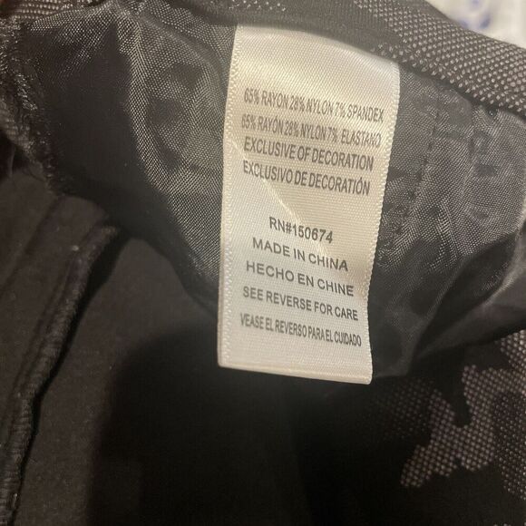 Billy T Camo Trouser Pants‎ Womens Size 12 Stretch Ponte Knit Cropped Pockets - Picture 3 of 5